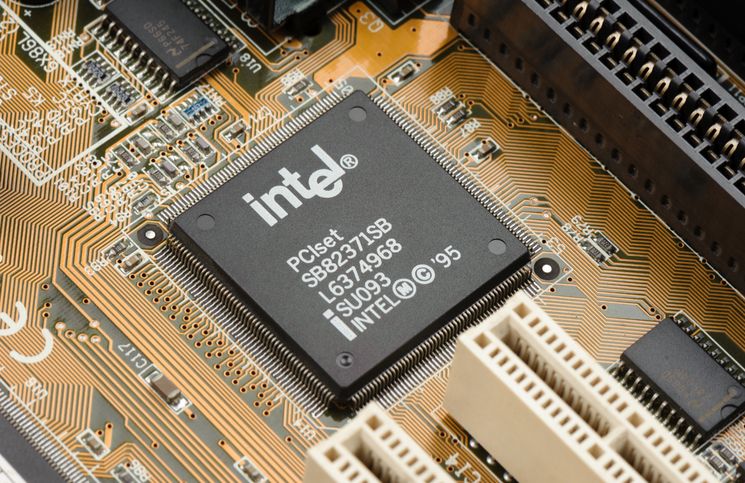Intel; Meltdown ve Spectre Açıkları Sonrasında Toplu Davalarla Karşı Karşıya