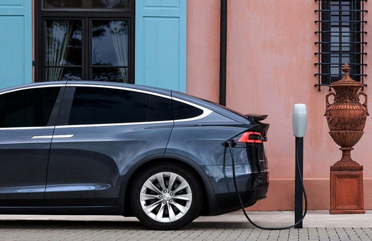 Tesla, Araçları için Ofislere Şarj Cihazı Kurulumu Yapacak