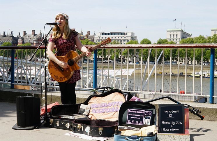 Sokak Müzisyenleri Temassız Ödeme Kabul Ediyorlar