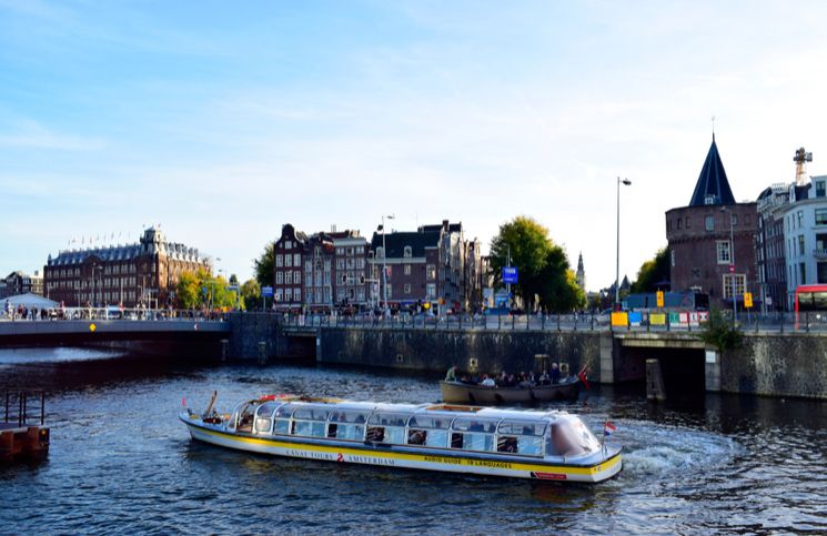 Amsterdam’ın Kanallarındaki Botlar da Elektrikle Çalışacak